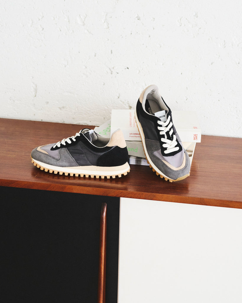 NOVESTA 25SSのコレクションがSOMBRELO(ソンブレロ)に揃います。MARATHONの新色に加えてRUNNER SUPER TRAIL、GERMAN TRAINER、ITOH、新型のFLUXなどバリエーション豊かに展開いたします。
SOMBRELOでは通常展開のない豊富なラインナップとなっており、新作のコレクションが一堂にご覧いただける特別な機会となっております。
ぜひご覧ください。
