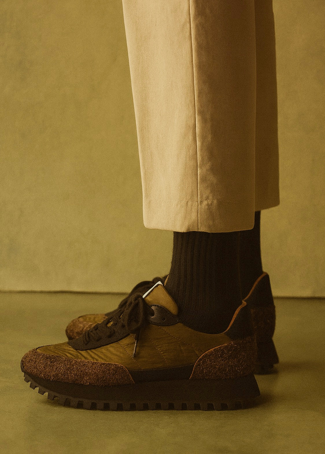 NOVESTA(ノヴェスタ / ノベスタ) 公式ストア通販 - MARATHON RUNNER SUPER TRAIL HAIRY KHAKI(マラソンランナー) スニーカー