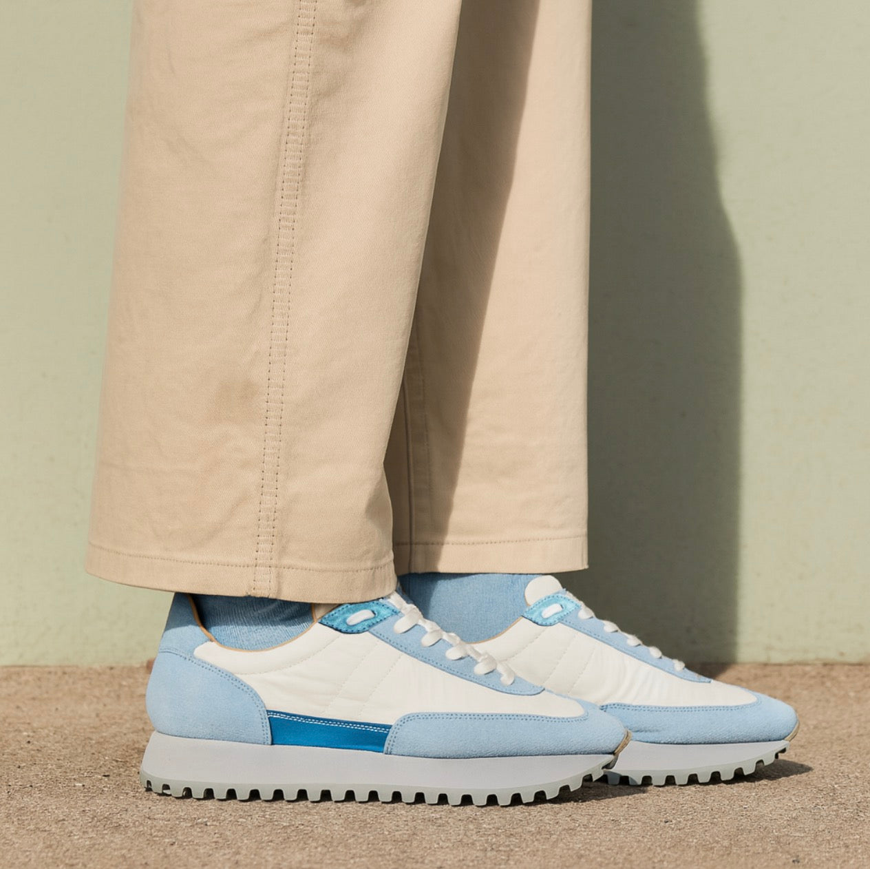 NOVESTA(ノヴェスタ / ノベスタ) 公式ストア通販 - MARATHON RUNNER SUPER TRAIL METALIC WHITE/BLUE(マラソンランナー)スロバキア スニーカー