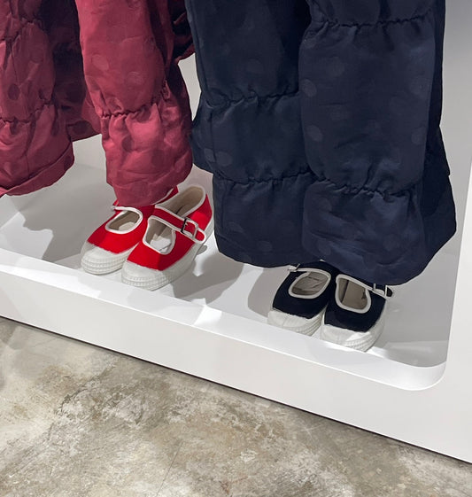 COMME des GARÇONS GIRL × NOVESTA MARY JANEのレッドとブラック