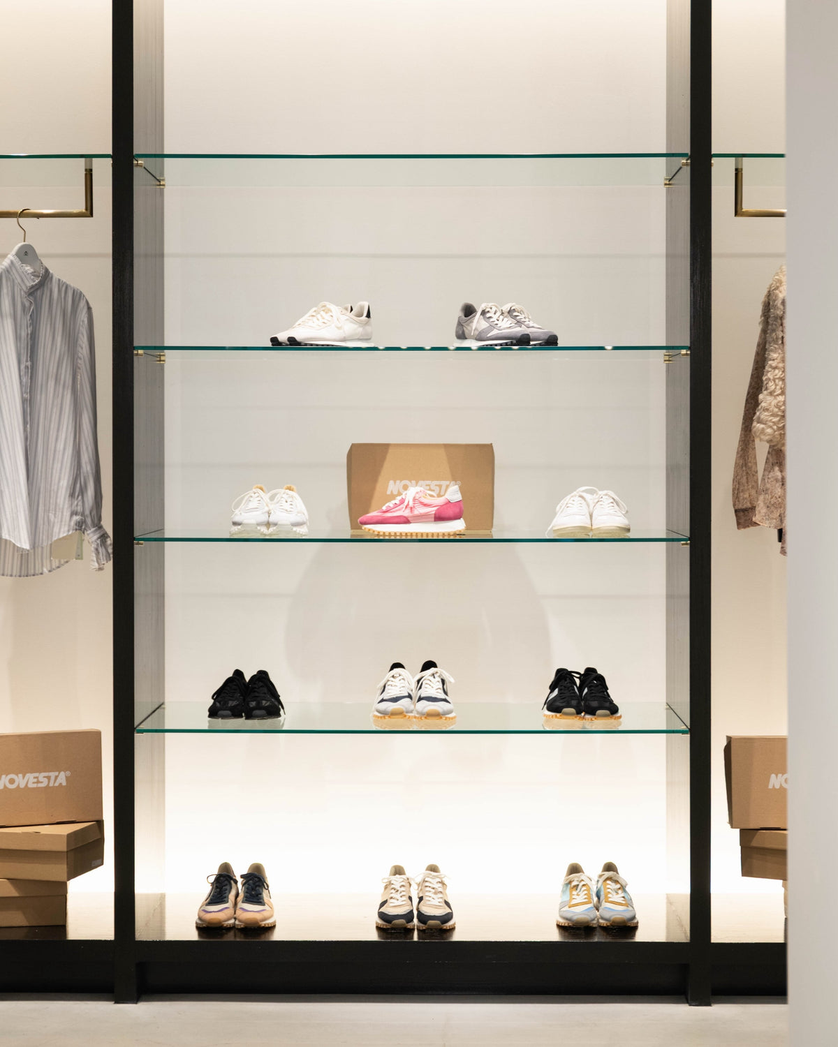ドゥロワー 高輪店 NOVESTA POP UPの店内ディスプレイ