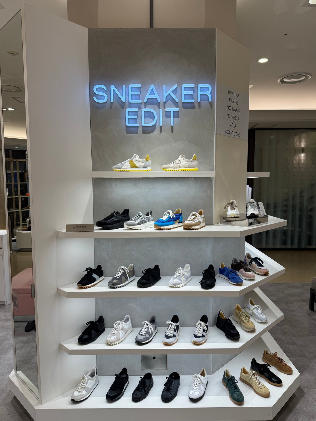 阪急うめだ本店4階スニーカーエディット NOVESTA POP UPの売場全景
