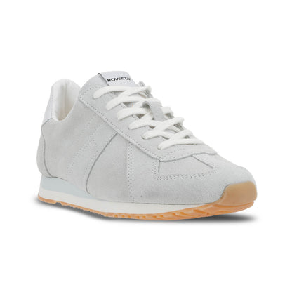 NOVESTA GAT MARATHON CLASSIC LEATHER WHITE（ジャーマントレーナー・マラソン／レザー ホワイト）スロバキア製スニーカー 斜め前