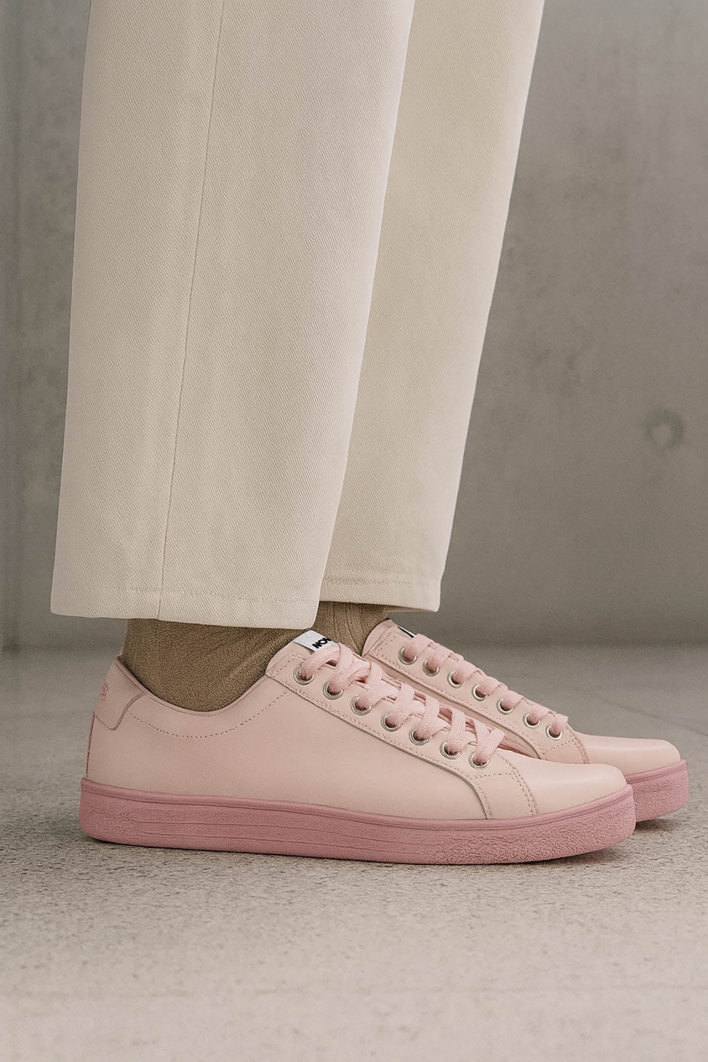 NOVESTA（ノヴェスタ / ノベスタ） 公式ストア通販 - ITOH CLASSIC ALL PINK スロバキア スニーカー