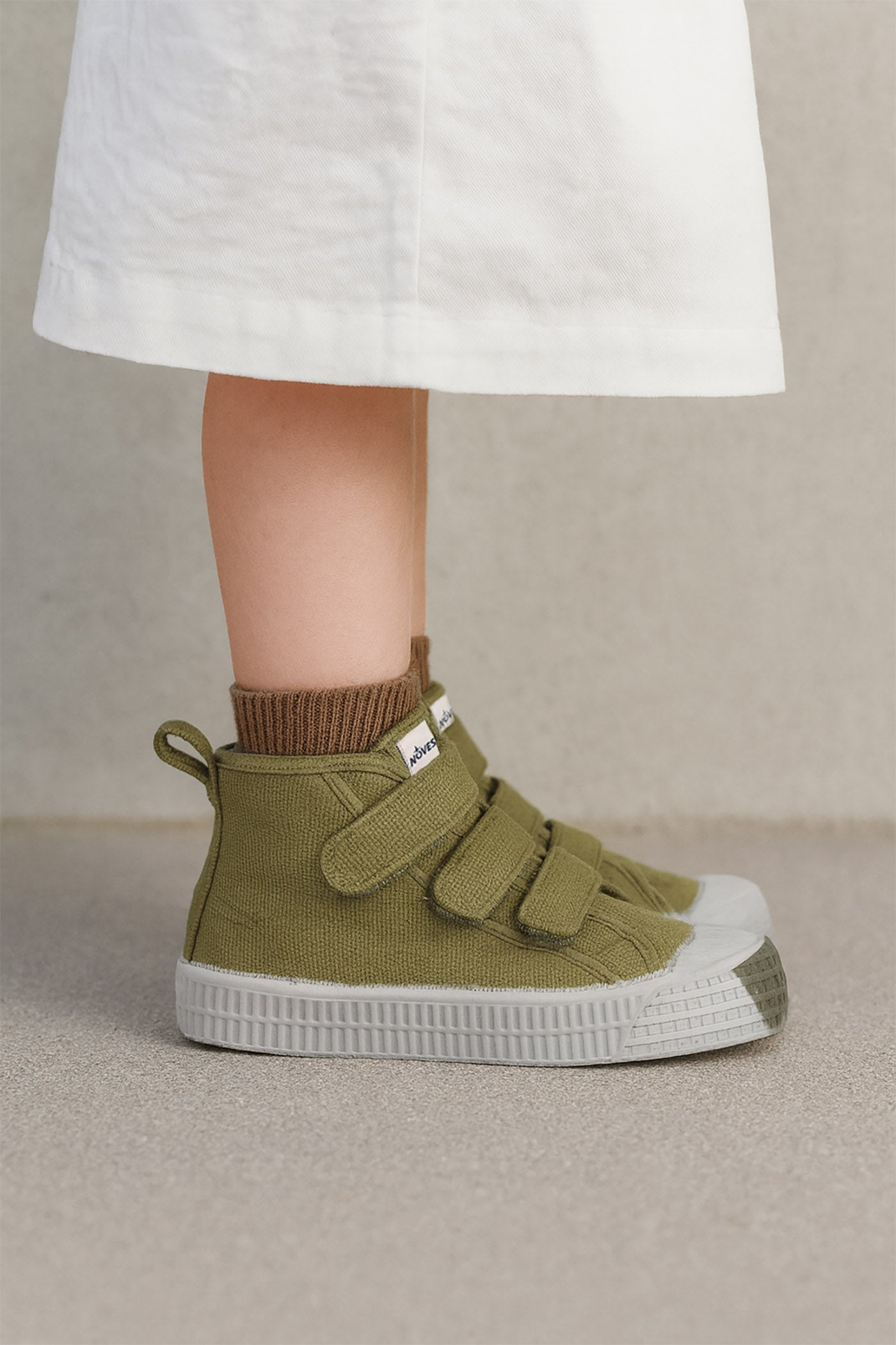 NOVESTA（ノヴェスタ/ノベスタ）公式オンラインストア - STAR DRIBBLE KID WR 42MILITARY/212GREY スロバキア キッズスニーカー カラー スタードリブル