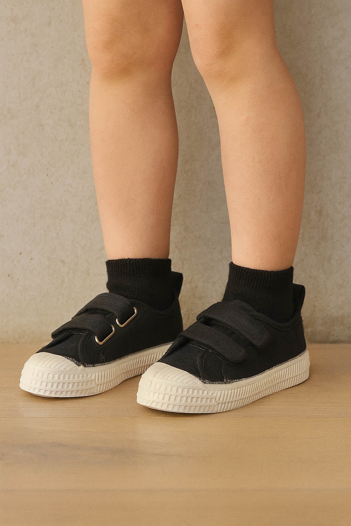 NOVESTA（ノヴェスタ / ノベスタ） 公式ストア通販 - KIDS VERCLO CLASSIC 60 BLACK キッズベルクロスニーカー スロバキア