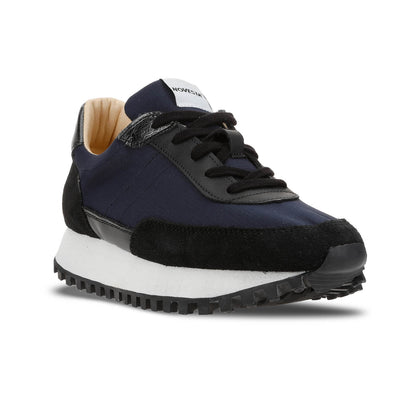 NOVESTA MARATHON RUNNER SUPER TRAIL RIPSTOP METALLIC NAVY/BLACK（マラソンランナー・スーパー・トレイル／メタリック ネイビー／ブラック）スロバキア製スニーカー 斜め前