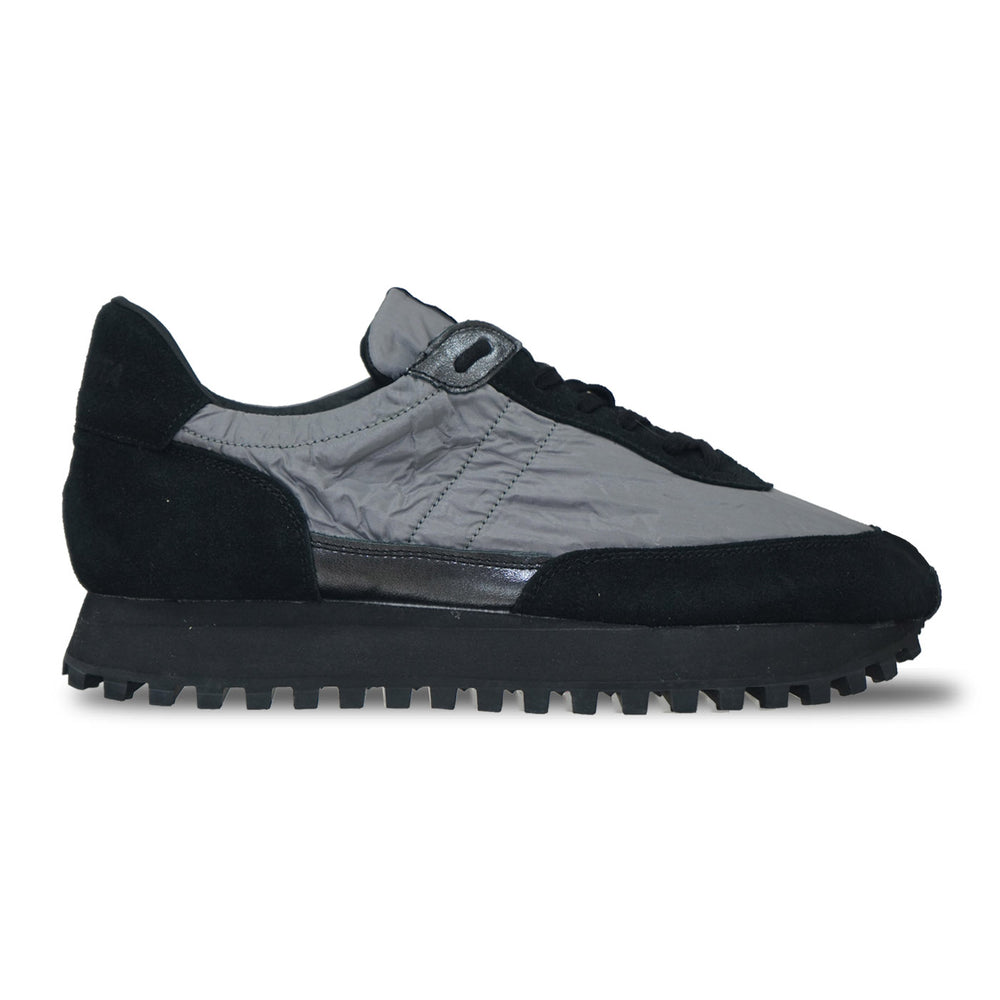 NOVESTA（ノヴェスタ / ノベスタ） 公式ストア通販 - MARATHON RUNNER SUPER TRAIL METALLIC BLACK（マラソンランナー）
