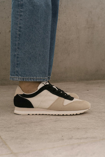 NOVESTA（ノヴェスタ / ノベスタ） 公式ストア通販 - MARATHON CLASSIC BEIGE/BLACK スロバキア スニーカー