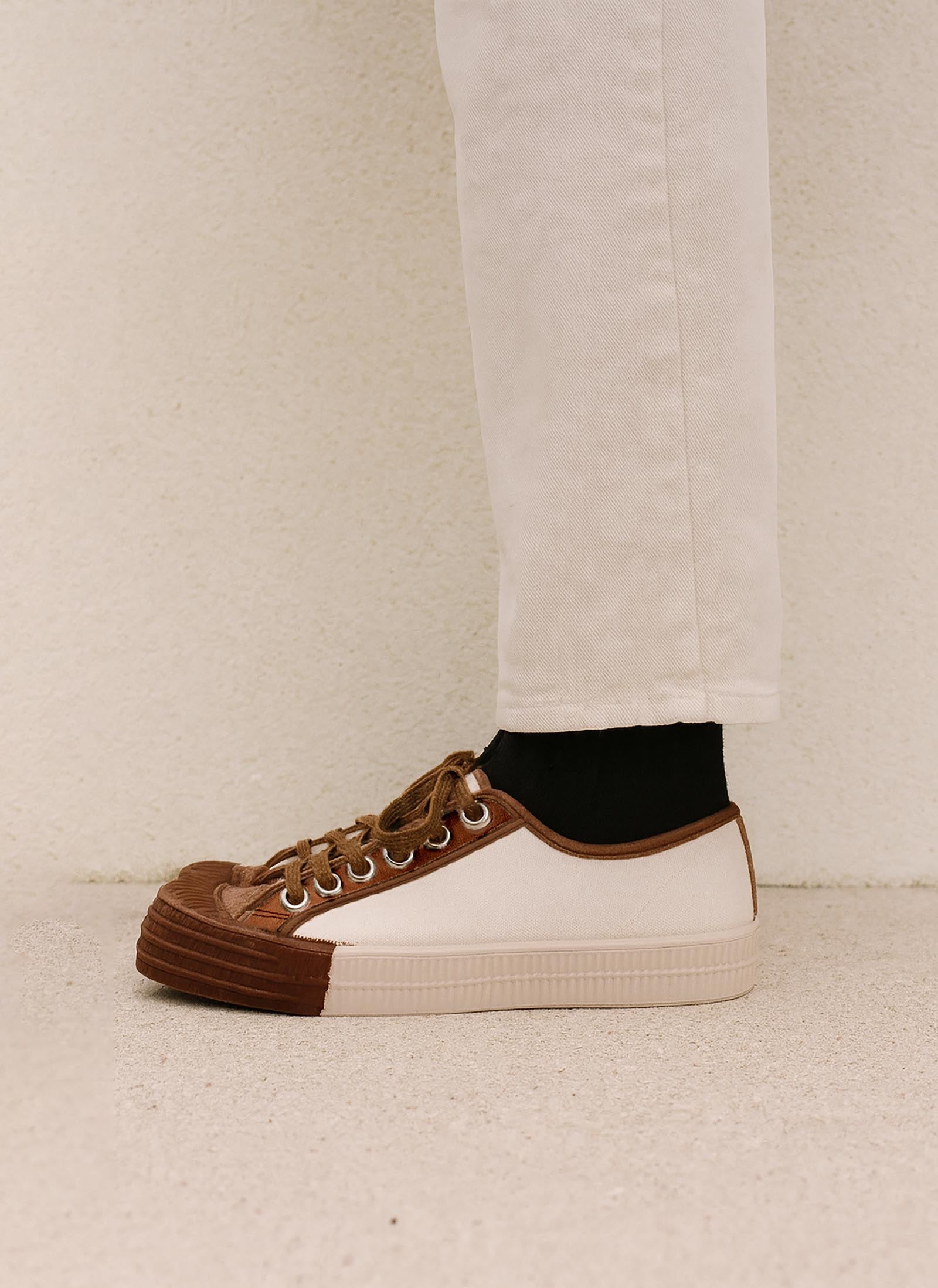 ノベスタノヴェスタNOVESTAベージュくすみピンク/ブラウン スニーカー23 ノベスタノヴェスタNOVESTAベージュくすみピンク/ブラウン スニーカー23