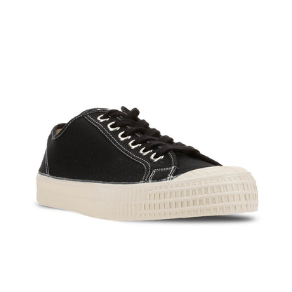 NOVESTA STAR MASTER CONTRAST STITCH BLACK（スターマスター・コントラスト・ステッチ／ブラック）スロバキア製スニーカー 斜め前