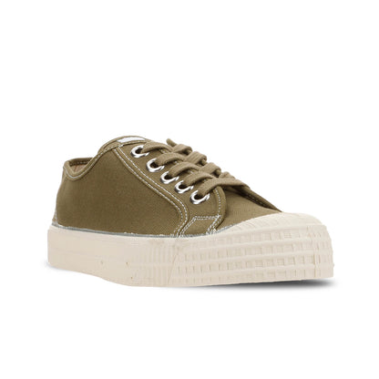 NOVESTA STAR MASTER CONTRAST STITCH KHAKI（スターマスター・コントラスト・ステッチ／カーキ）スロバキア製スニーカー 斜め前