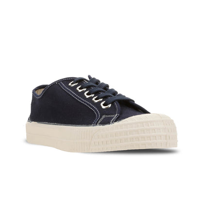 NOVESTA STAR MASTER CONTRAST STITCH NAVY（スターマスター・コントラスト・ステッチ／ネイビー）スロバキア製スニーカー 斜め前