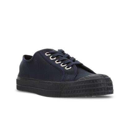 NOVESTA STAR MASTER WAX COTTON NAVY（スターマスター・ワックス・コットン／ネイビー）スロバキア製スニーカー 斜め前