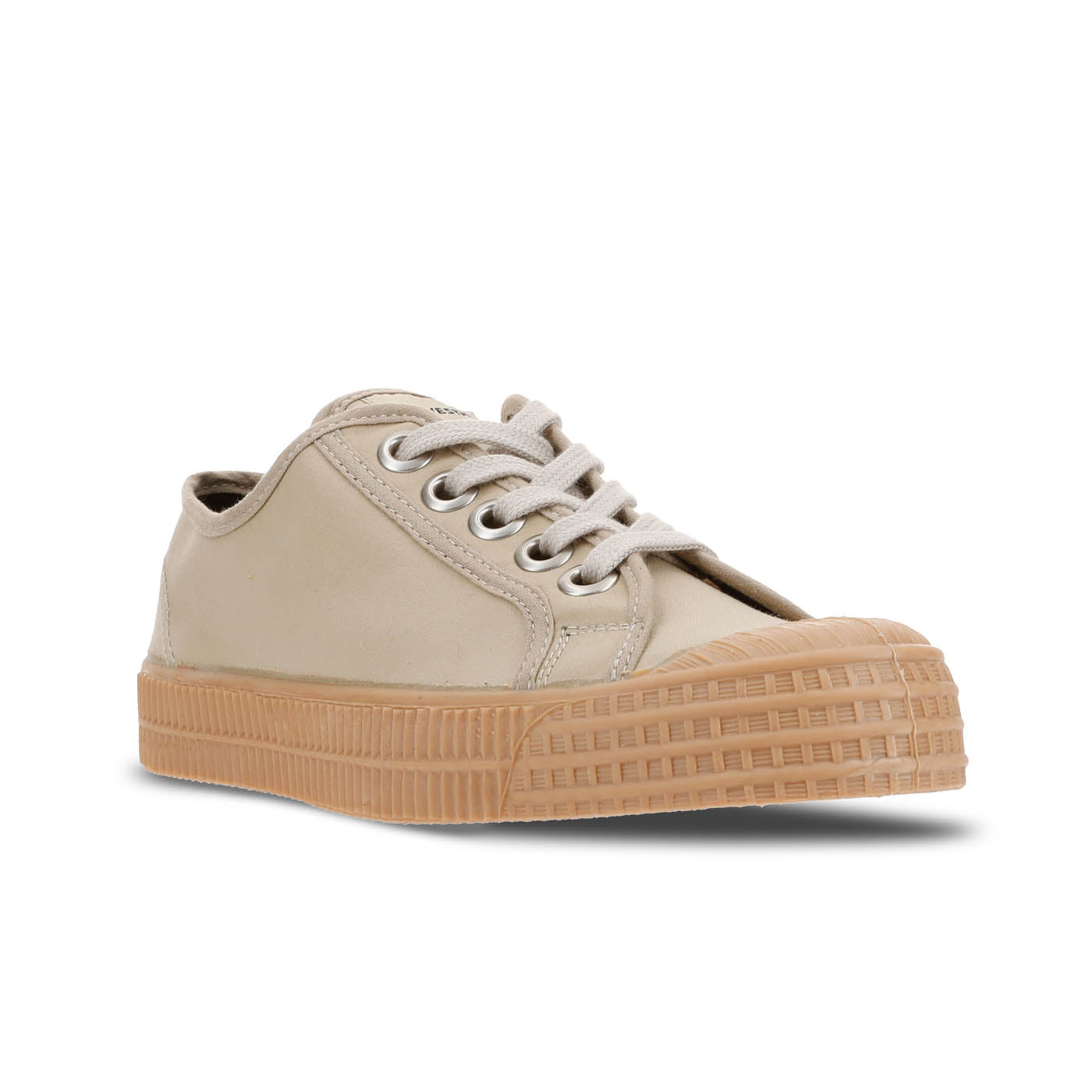 NOVESTA STAR MASTER WAX COTTON SAND（スターマスター・ワックス・コットン／サンド）スロバキア製スニーカー 斜め前