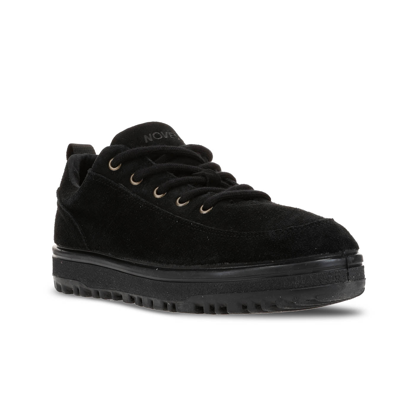 NOVESTA TRAMPKY ALL SUEDE VERY BLACK（トランプキー／ベリーブラック）スロバキア製スニーカー 斜め前