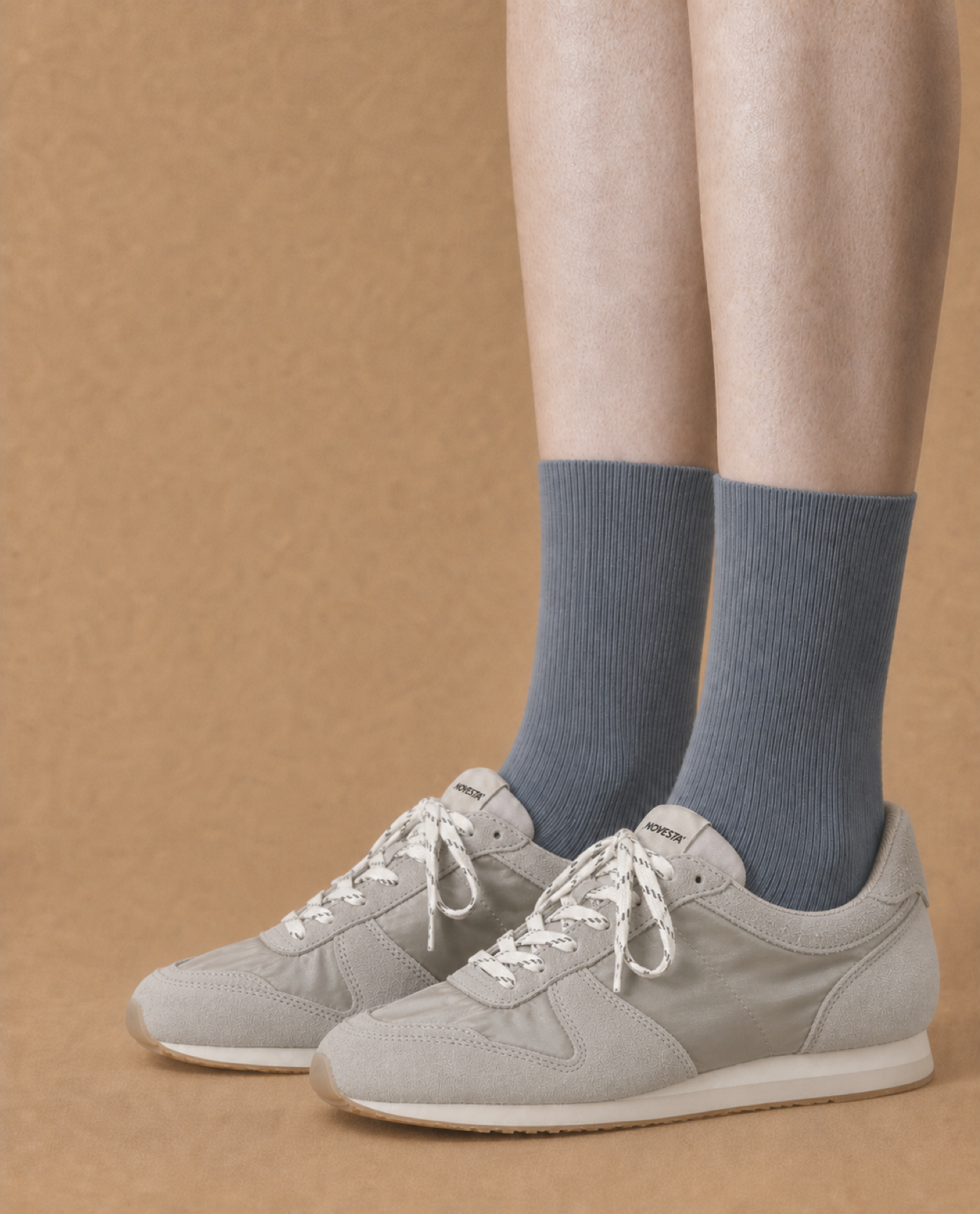 NOVESTA MARATHON TRAIL SATIN PIEDRAを着用した足元