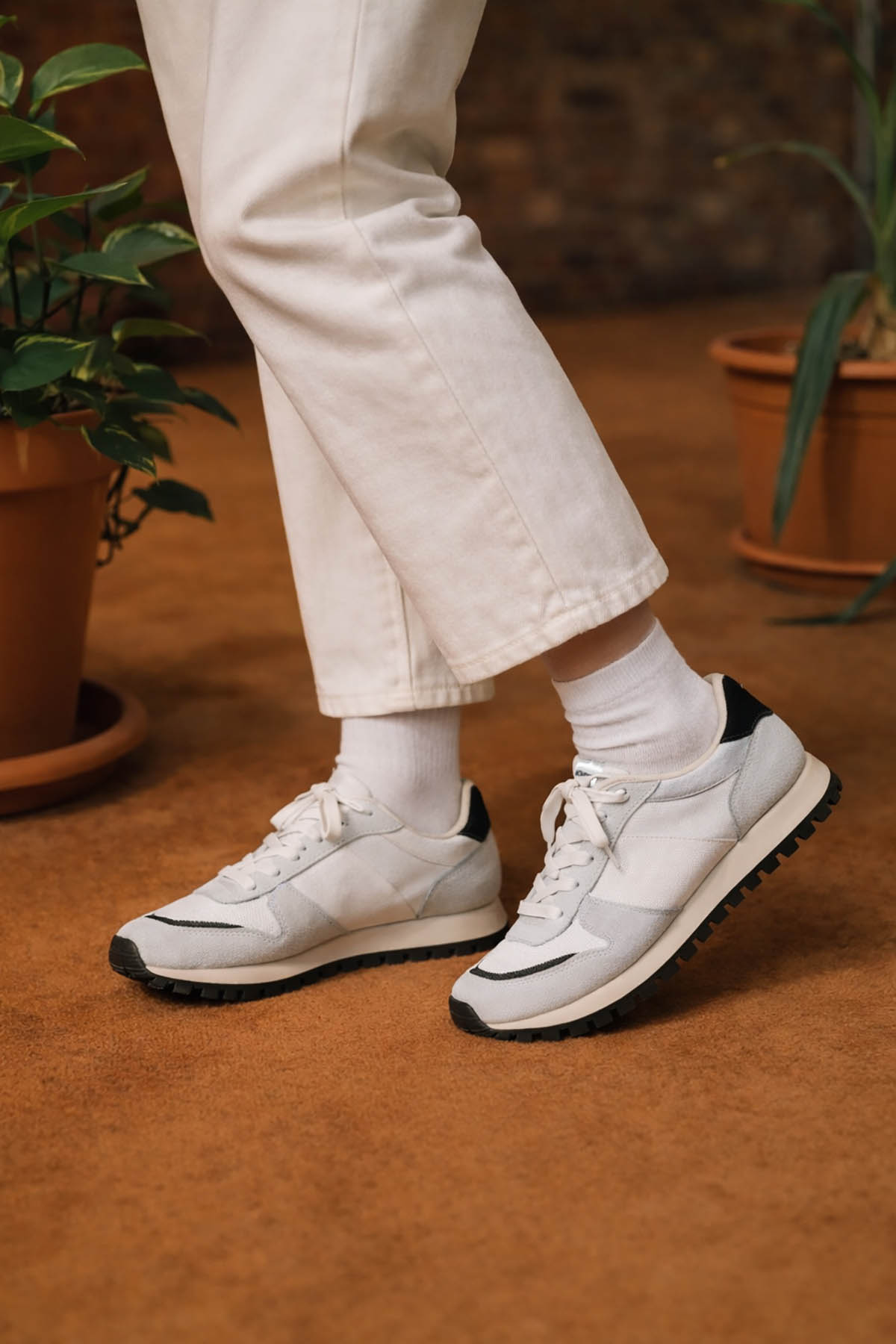 NOVESTA（ノヴェスタ / ノベスタ） 公式ストア通販 - MARATHON TRAIL CREAM/BLACK スロバキア スニーカー マラソン