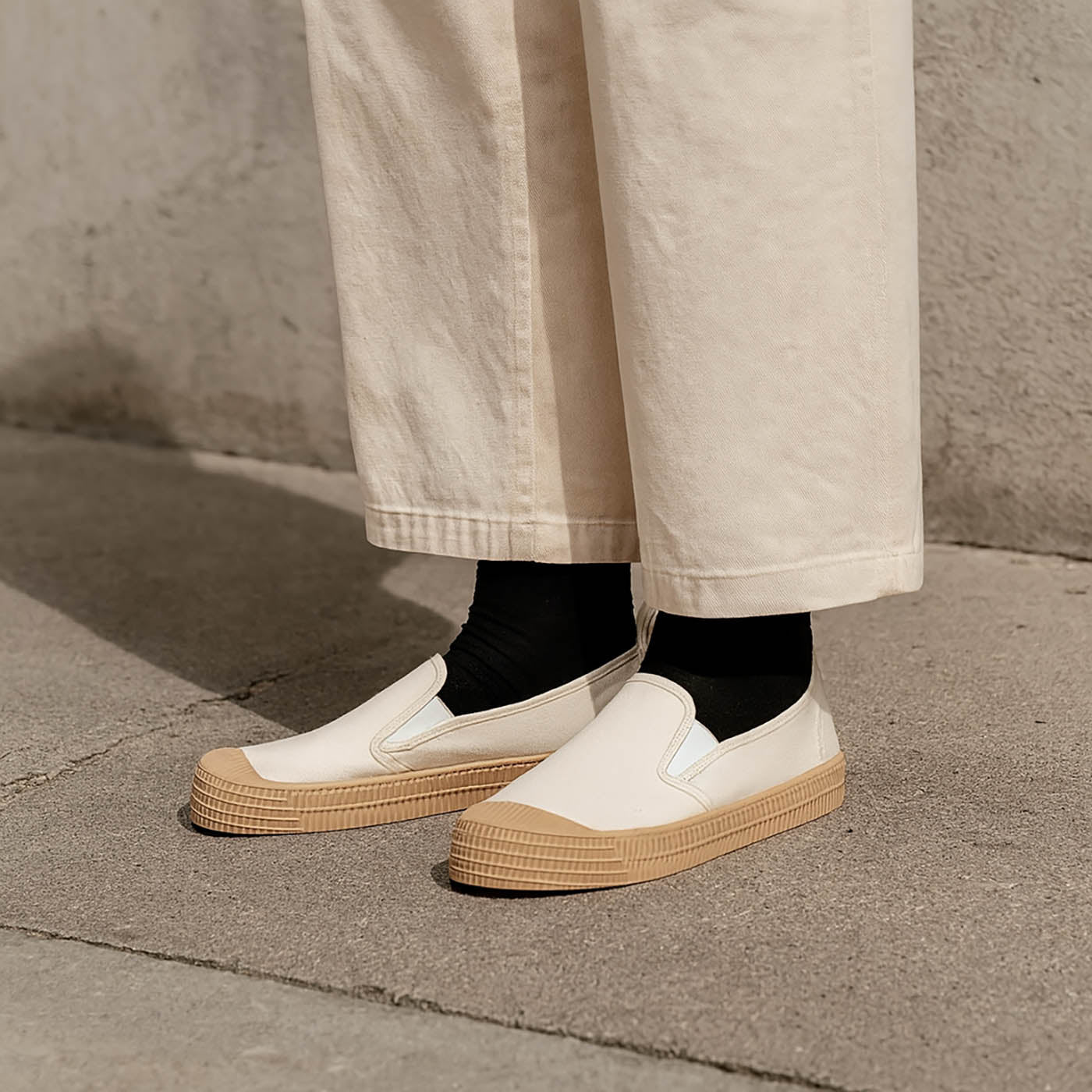 NOVESTA（ノヴェスタ / ノベスタ） 公式ストア通販 - SLIP-ON CLASSIC 99 BEIGE TRANSPARENT スロバキア スニーカー スリッポン