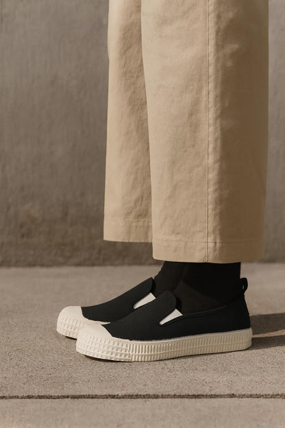 NOVESTA（ノヴェスタ / ノベスタ） 公式ストア通販 - SLIP-ON CLASSIC 60 BLACK スロバキア チェコ スニーカー