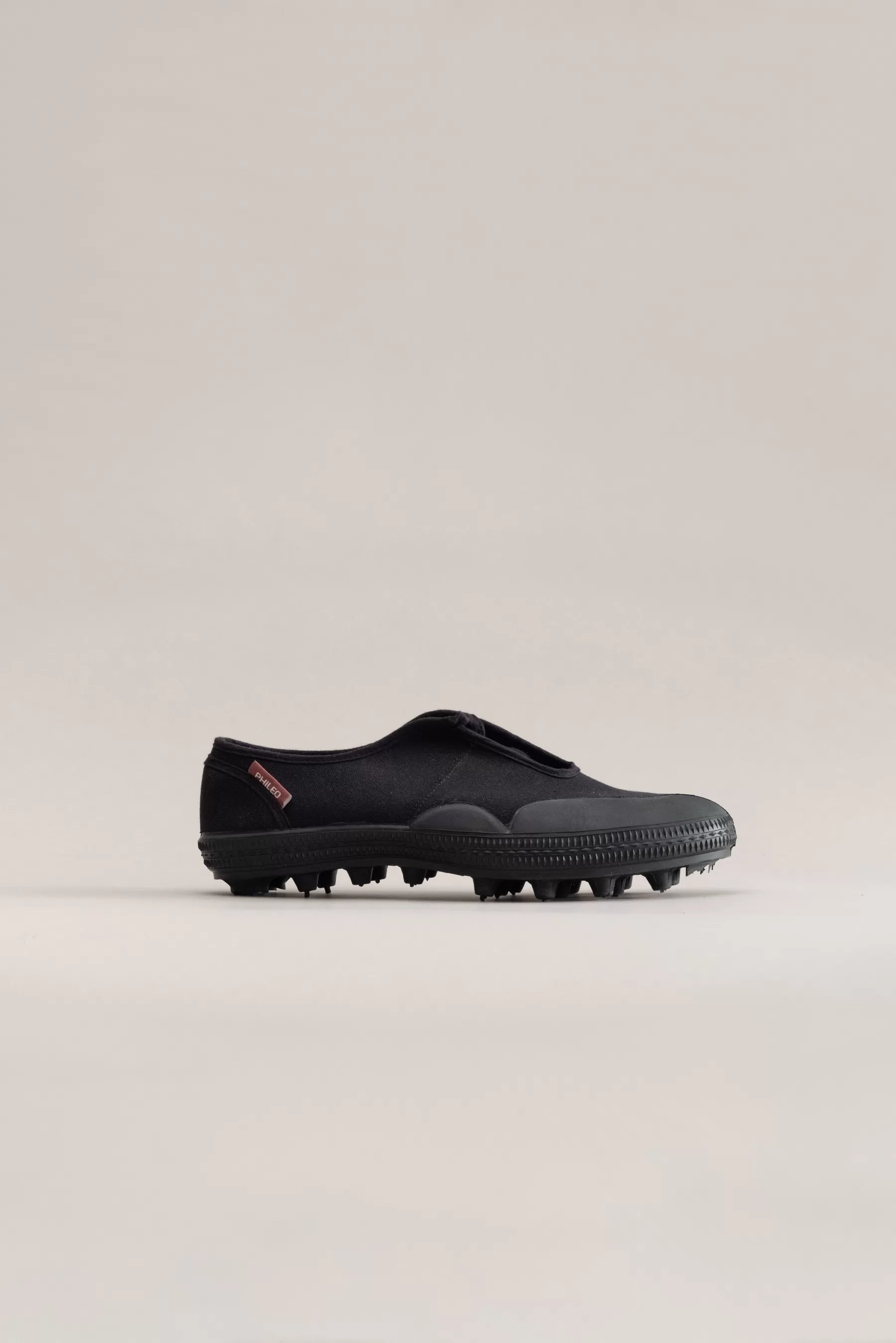 PHILEOとNOVESTAによるブラックのKIX LACE BALLERINA